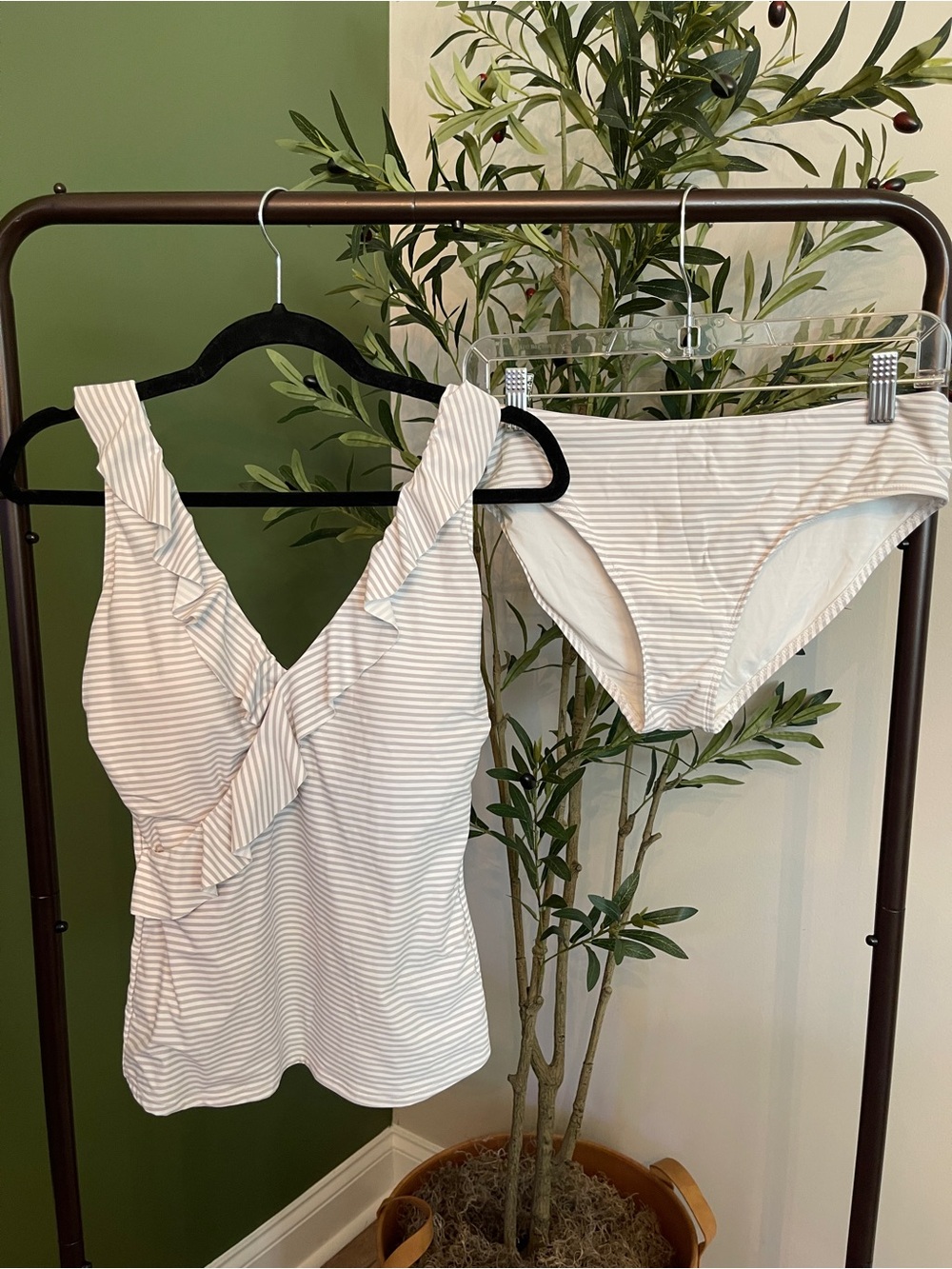 Striped Ruffle V-Neck Tankini Top and Briefs - White/Gray